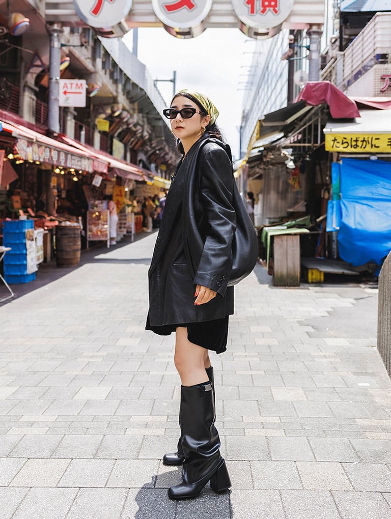 Women’s Toni knotted curved hobo bag in noir & Robbie platform knee-high boots in black, as seen on Sakura Motoyama - CHARLES & KEITH